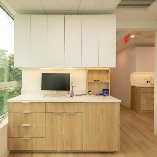Modern workstation area at ZS Dental Care